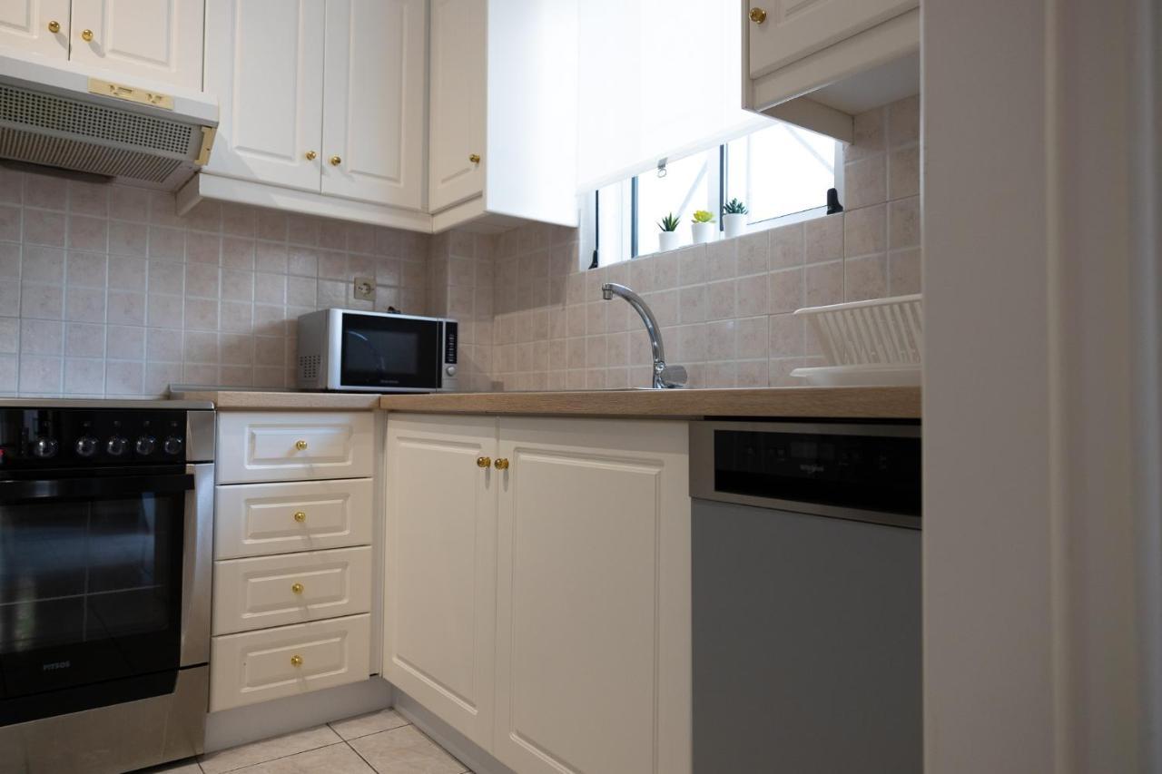 Spacious Apartment Close To The Sea And The City Center Афины Экстерьер фото