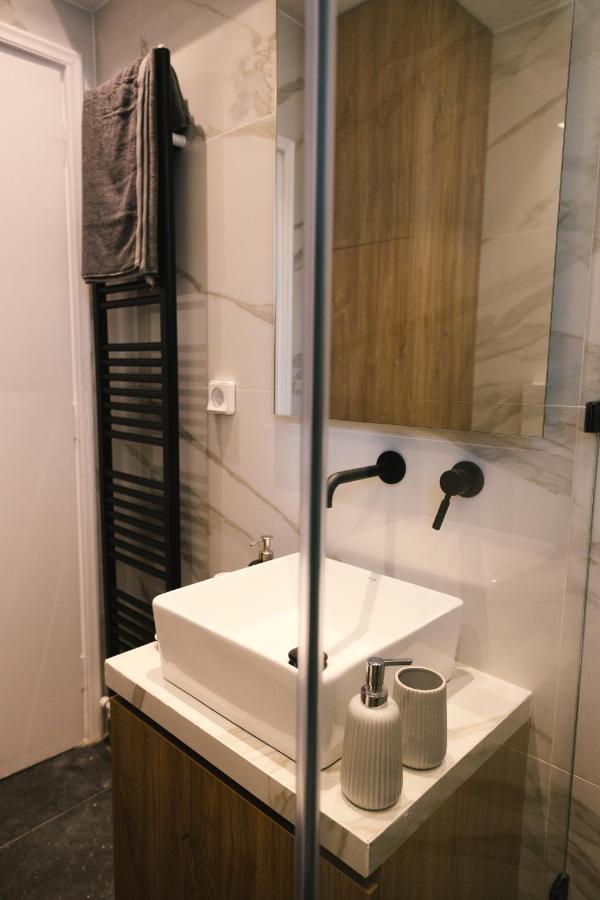 Spacious Apartment Close To The Sea And The City Center Афины Экстерьер фото
